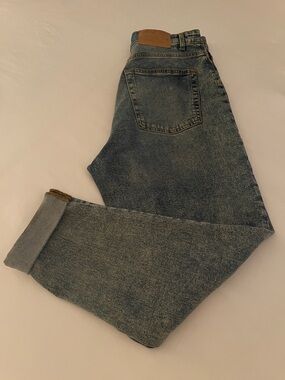 H&M Divided High-Rise Mom Jeans - Acid Wash - Size 10 (Fits Like 5’4”